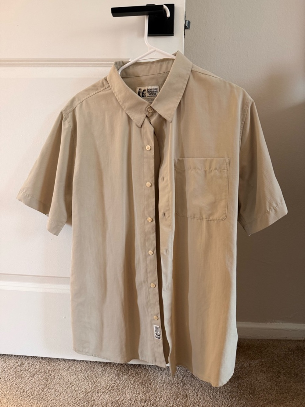 Marmot Mountain Works Short-Sleeve Button-Up Shirt in Khaki